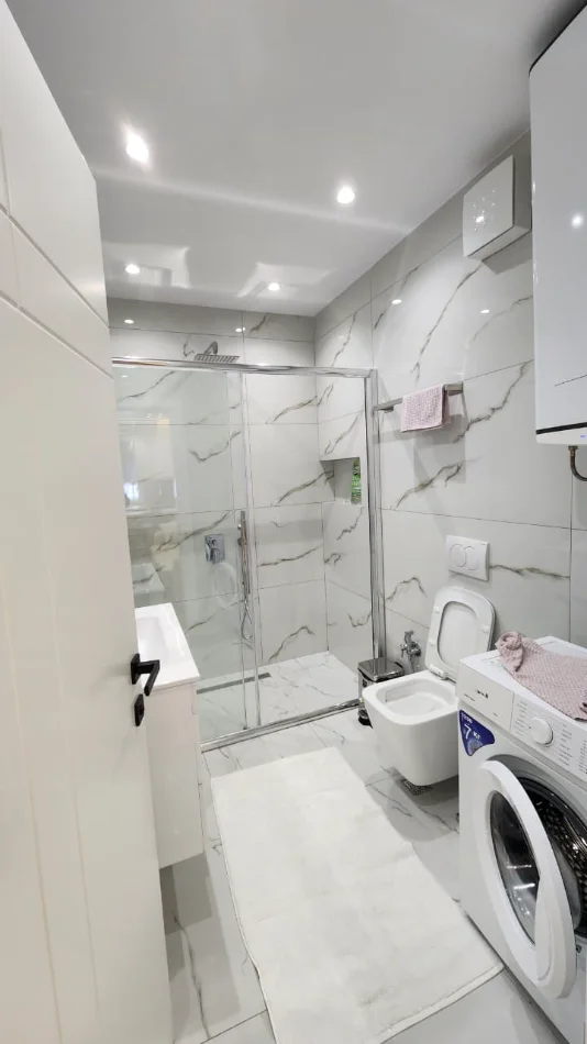 Tirane, jepet me qera apartament 1+1 Kati 3, 70 m² 600 € (ZOJA E KESHILLIT TE MIRE, RR DRITAN HOXHA)