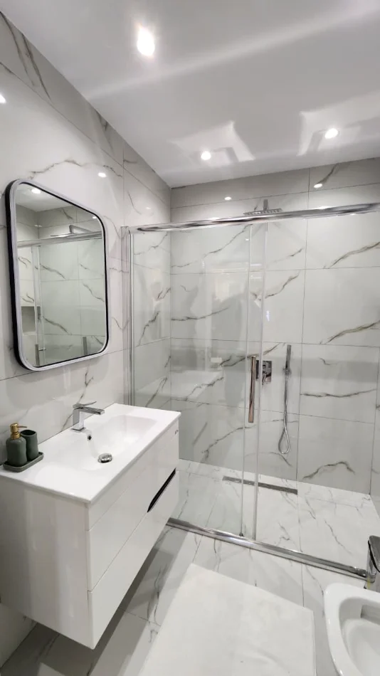 Tirane, jepet me qera apartament 1+1 Kati 3, 70 m² 600 € (ZOJA E KESHILLIT TE MIRE, RR DRITAN HOXHA)