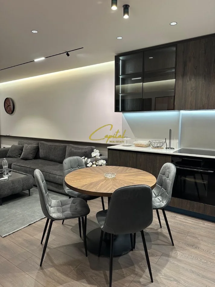 Tirane, jepet me qera apartament 1+1 Kati 3, 70 m² 1.000 € (ISH EKSPOZITA)