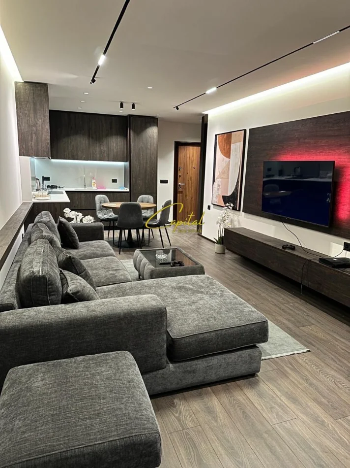 Tirane, jepet me qera apartament 1+1 Kati 3, 70 m² 1.000 € (ISH EKSPOZITA)