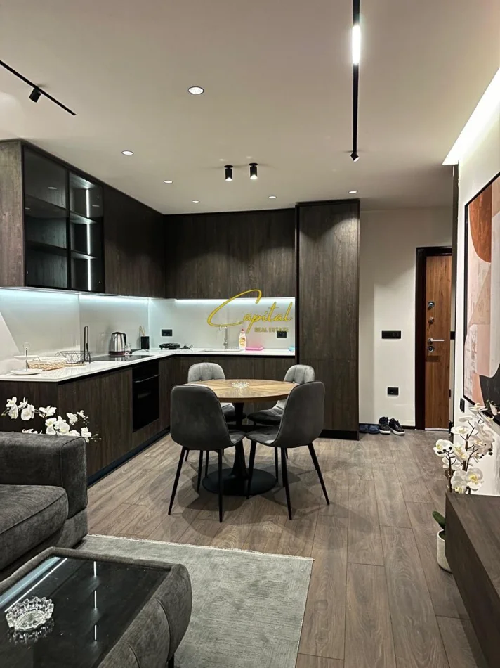 Tirane, jepet me qera apartament 1+1 Kati 3, 70 m² 1.000 € (ISH EKSPOZITA)