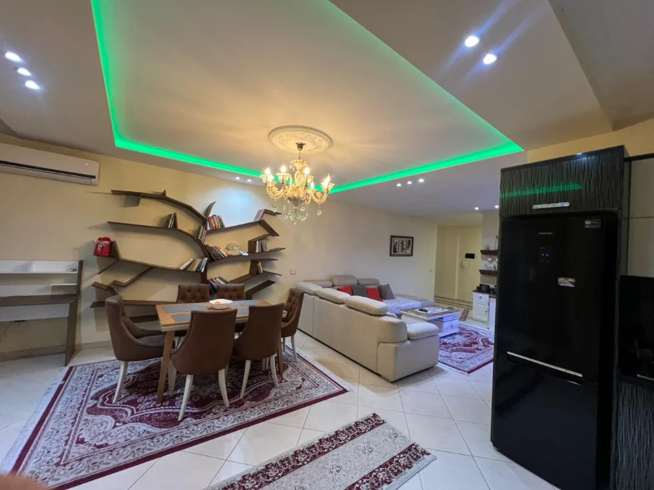 Tirane, jepet me qera apartament 2+1+Aneks+Ballkon Kati 3, 130 m² 600 € 
