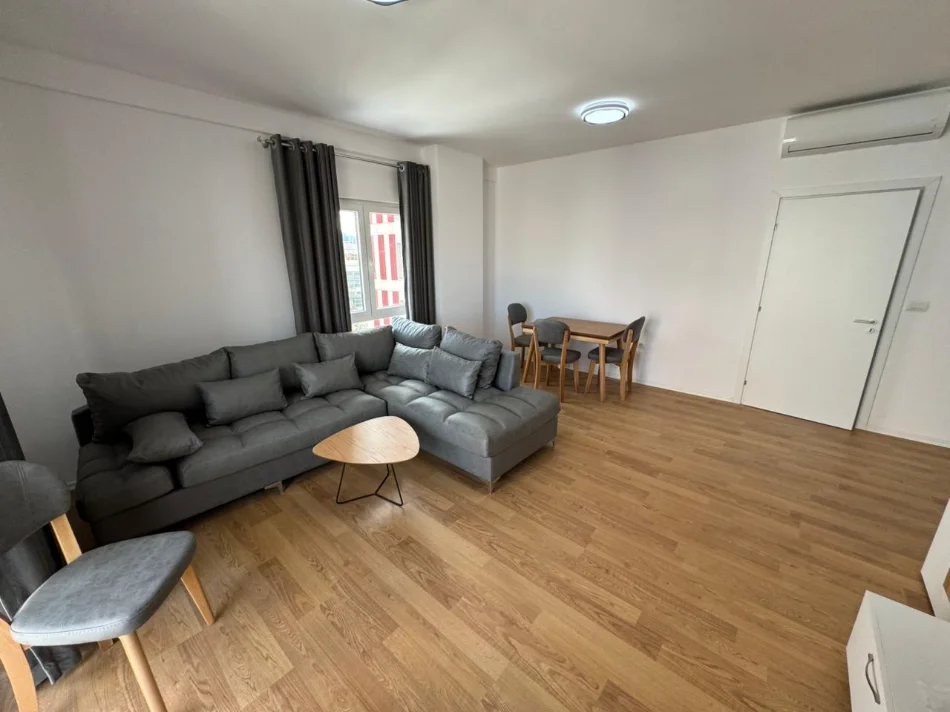 Tirane, jepet me qera apartament 2+1 Kati 4,