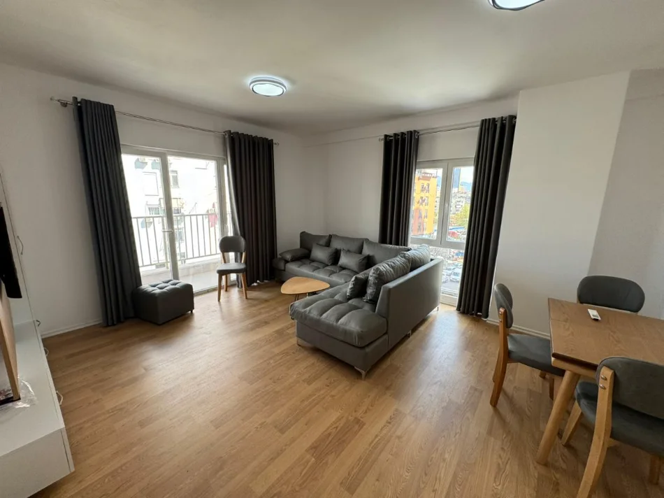 Tirane, jepet me qera apartament 2+1 Kati 4,