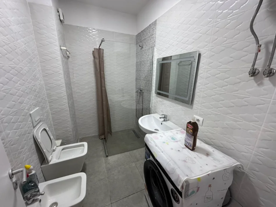 Tirane, jepet me qera apartament 2+1 Kati 4,