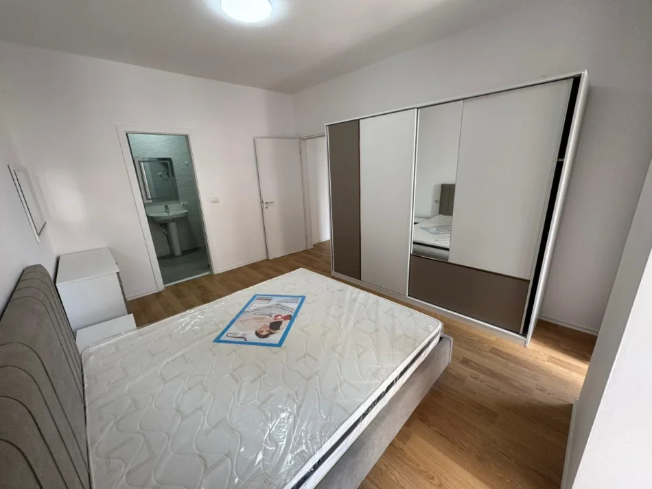 Tirane, jepet me qera apartament 2+1 Kati 4,