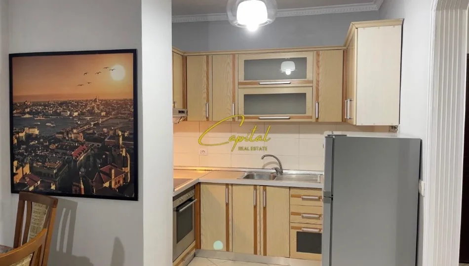 Tirane, jepet me qera apartament 2+1 Kati 3, 100 m² 450 € (ASTIR)