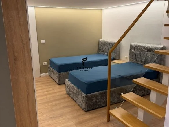 Tirane, jepet me qera apartament duplex 2+1+Ballkon Kati 1, 100 m² 550 € (ASTIR)