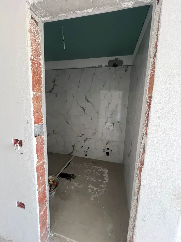 Tirane, shes apartament 2+1+Ballkon Kati 4, 104 m² 155.000 € (Kinostudio)