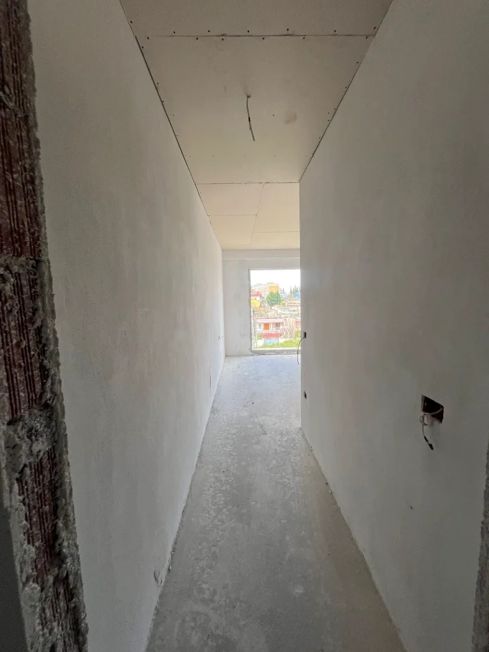 Tirane, shes apartament 2+1+Ballkon Kati 4, 104 m² 155.000 € (Kinostudio)