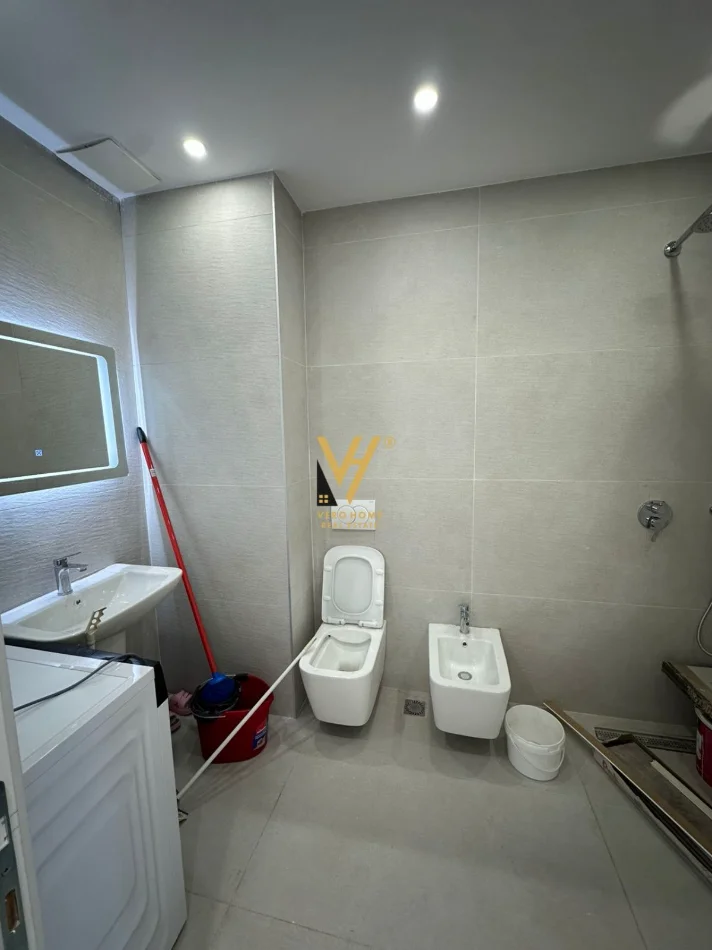 Tirane, jepet me qera apartament 2+1+Ballkon Kati 6, 108 m² 850 € (BULEVARDI I RI)