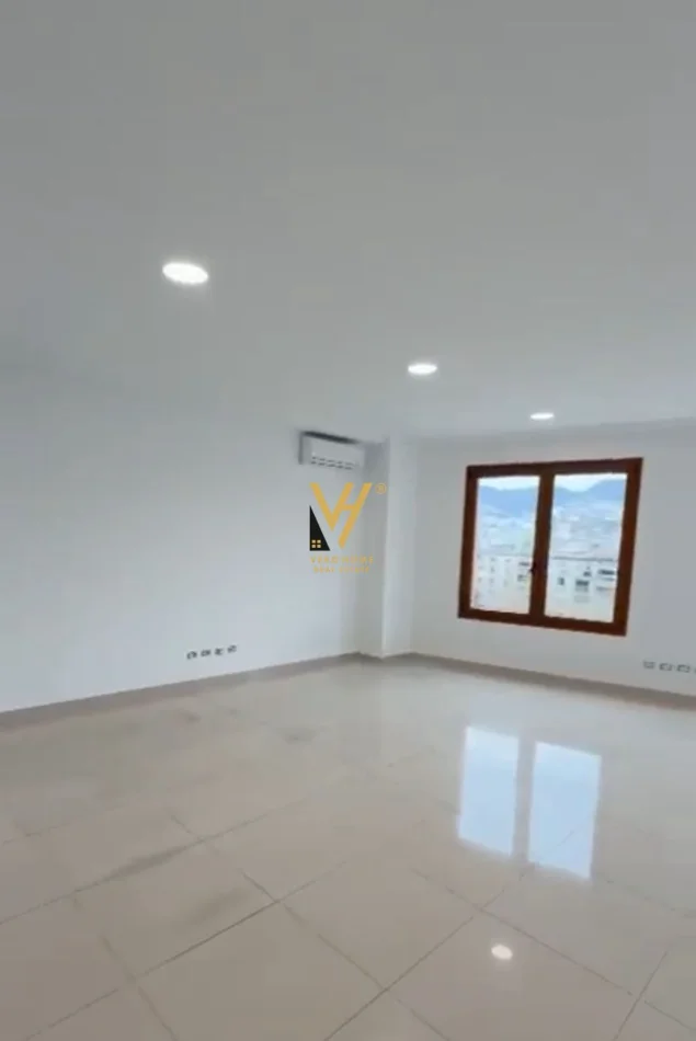 Tirane, jepet me qera zyre Kati 4, 187 m² 2.600 € (HILTON)