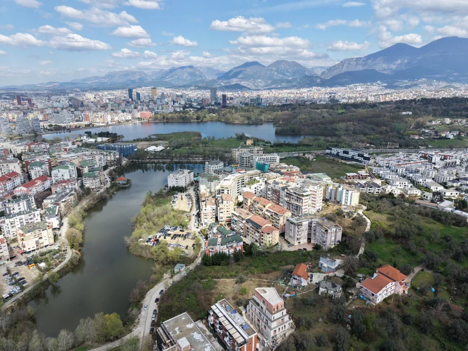 Tirane, shitet apartament 2+1+Ballkon Kati 7, 144 m² 260.000 € (Liqeni i Thate)