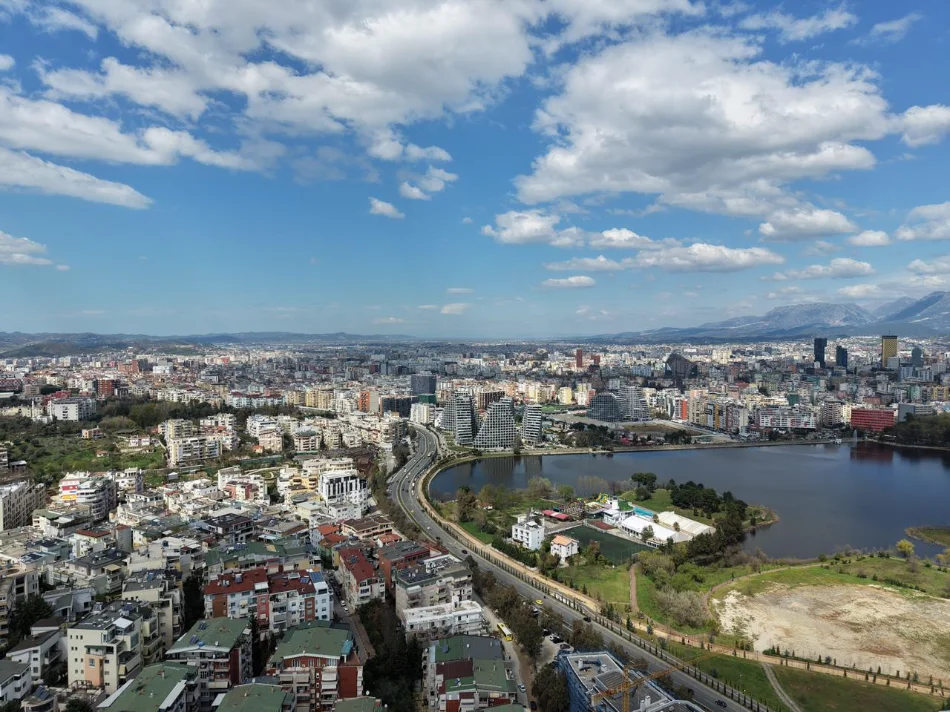 Tirane, shitet apartament 2+1+Ballkon Kati 7, 144 m² 260.000 € (Liqeni i Thate)