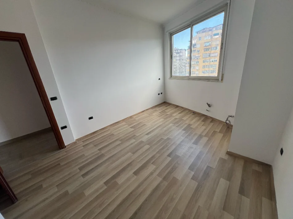 Tirane, shitet apartament 3+1+Ballkon Kati 4, 140 m² 280.000 € 