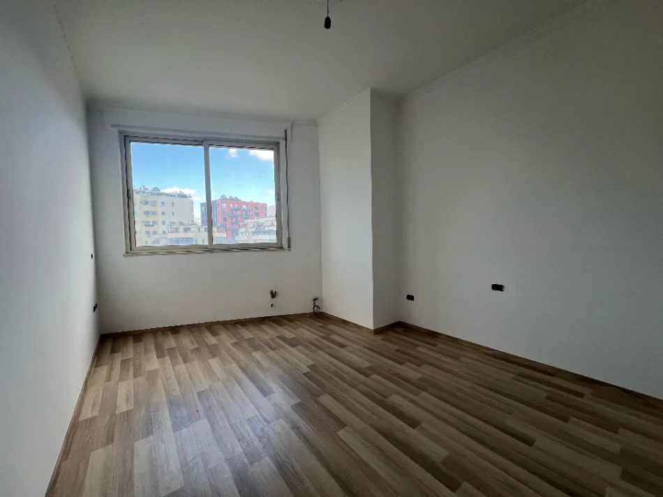 Tirane, shitet apartament 3+1+Ballkon Kati 4, 140 m² 280.000 € 