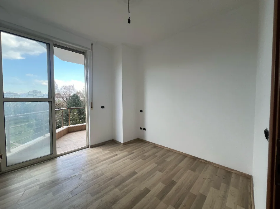 Tirane, shitet apartament 3+1+Ballkon Kati 4, 140 m² 280.000 € 