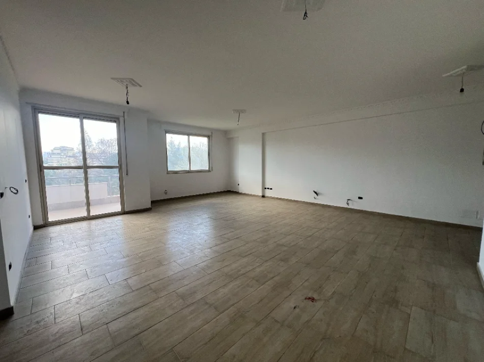 Tirane, shitet apartament 3+1+Ballkon Kati 4, 140 m² 280.000 € 
