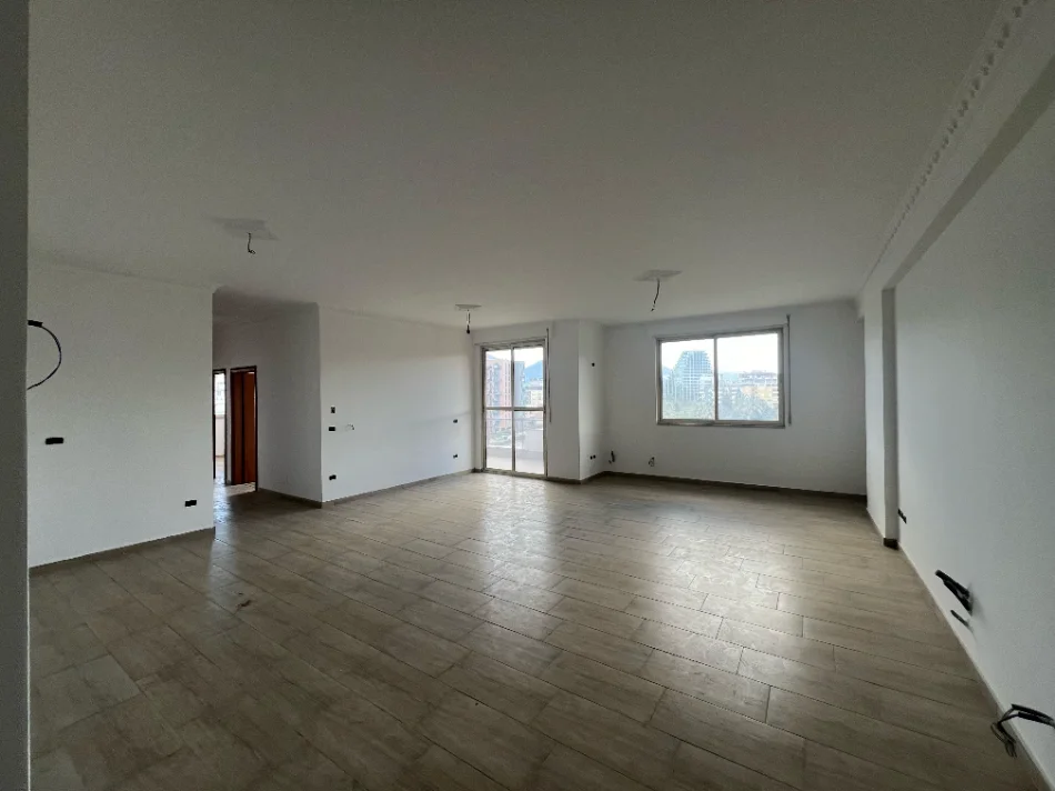 Tirane, shitet apartament 3+1+Ballkon Kati 4, 140 m² 280.000 € 