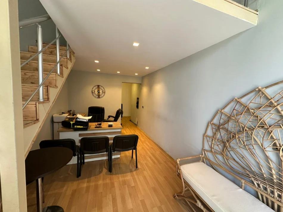 Durres, jepet me qera ambjent biznesi Kati 1, 40 m² 450 € (Plazh)