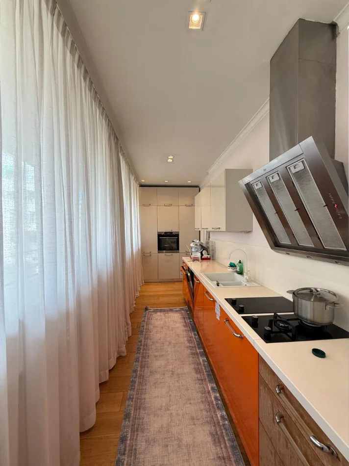 Tirane, shitet apartament 2+1+Ballkon Kati 3, 134 m² 410.000 € (Rruga e Elbasanit)