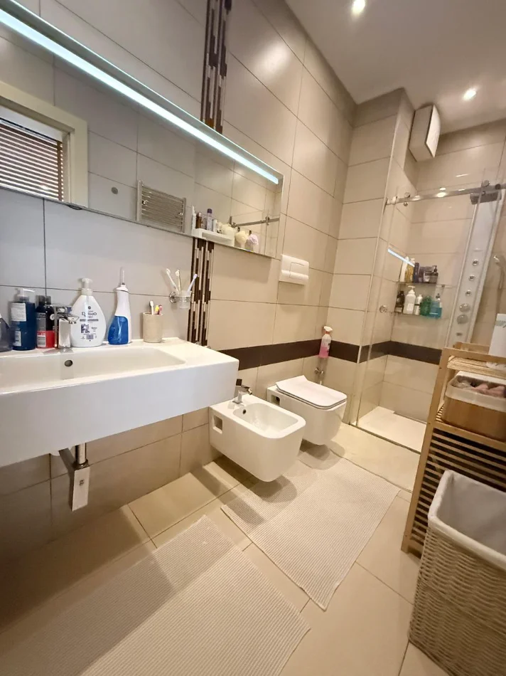 Tirane, shitet apartament 2+1+Ballkon Kati 3, 134 m² 410.000 € (Rruga e Elbasanit)