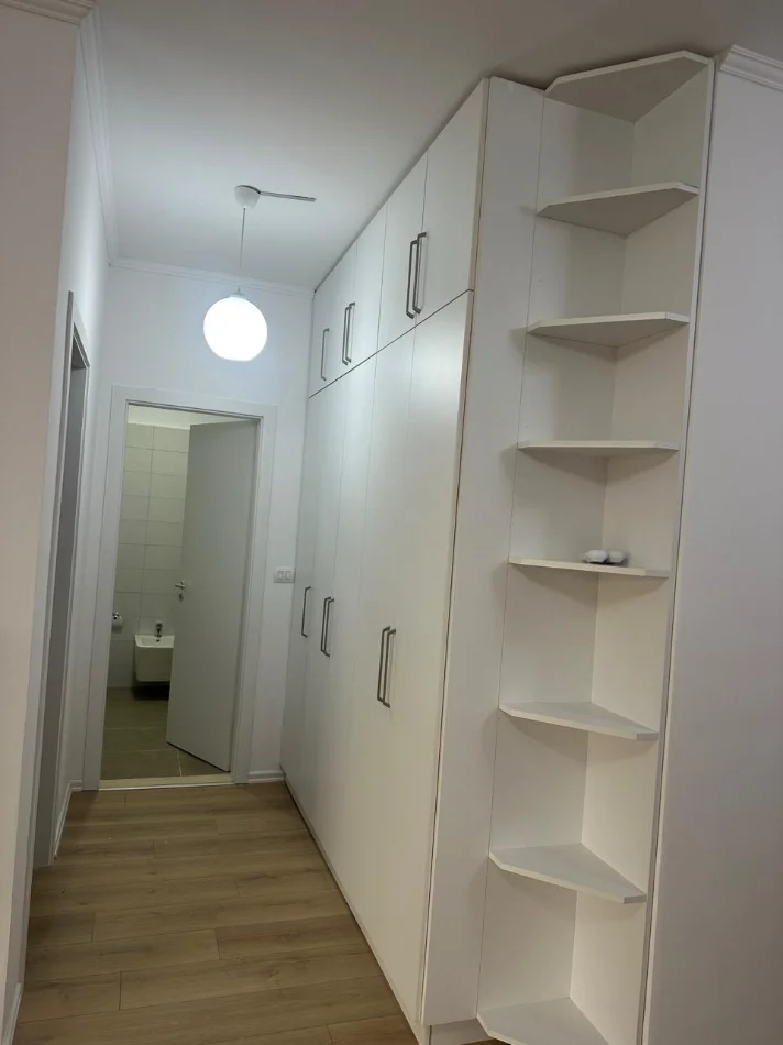 Tirane, jepet me qera apartament 1+1 Kati 4, 