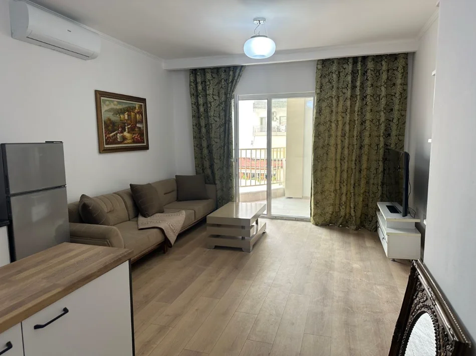 Tirane, jepet me qera apartament 1+1 Kati 4, 