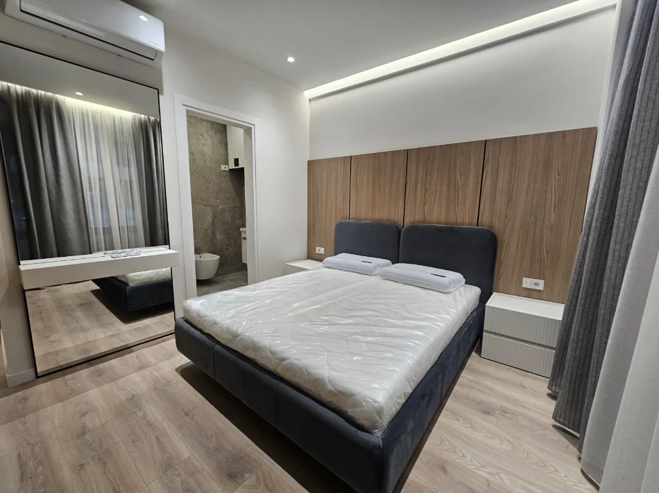 Tirane, jepet me qera apartament 2+1+Aneks+Ballkon Kati 1, 1.500 € 