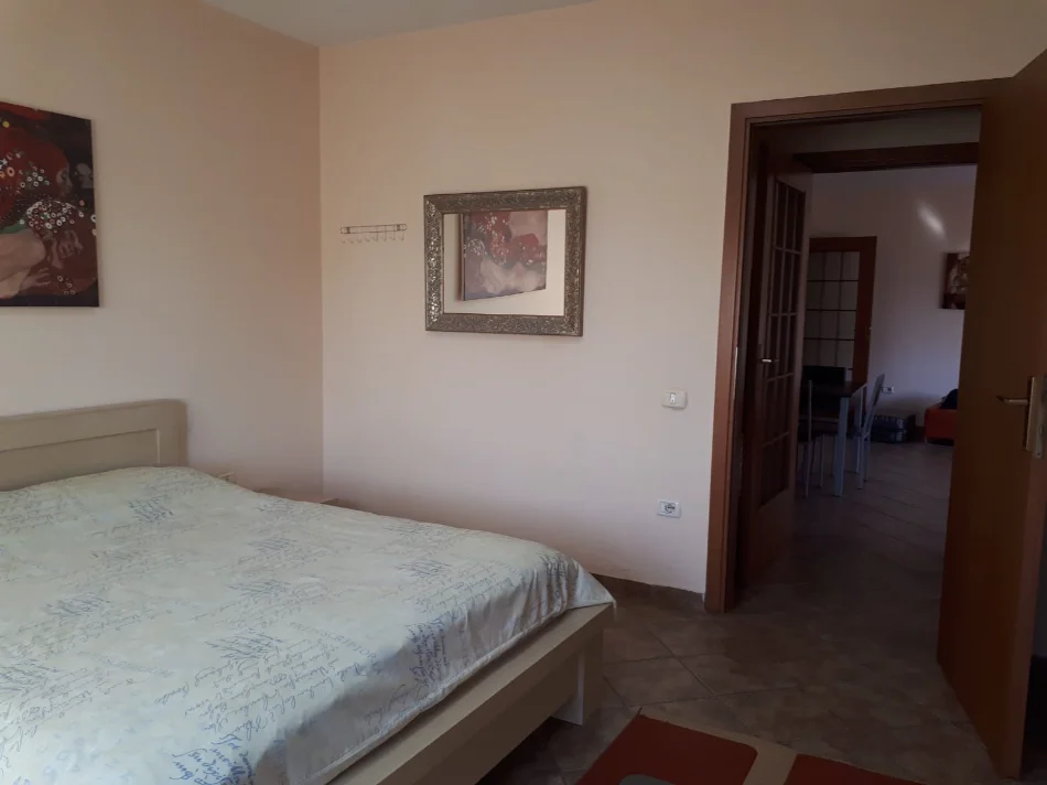 Tirane, jepet me qera apartament 1+1 Kati 9, 75 m² 600 € (Sheshi Willson)