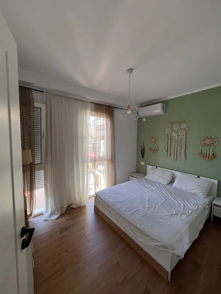 Tirane, jepet me qera apartament 1+1 Kati 4, 500 m² 500 € (Mine Peza)