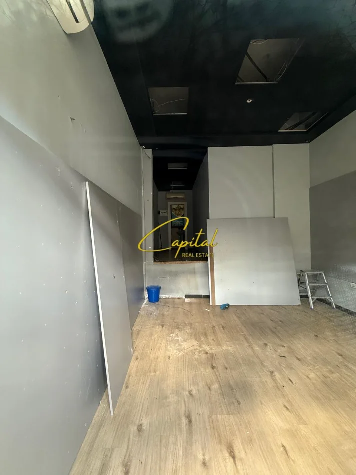 Tirane, jepet me qera dyqan Kati 0, 35 m² 1.800 € (BULEVARDI ZOGU I)