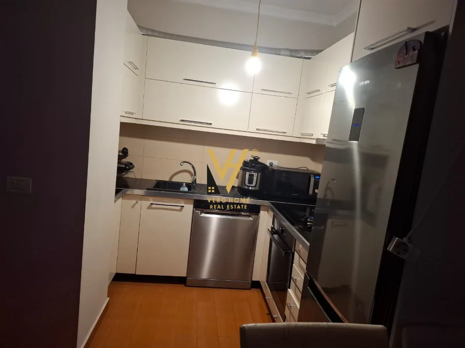 Tirane, shitet apartament 2+1+Ballkon Kati 5, 94 m² 155.000 € (ASTIR)