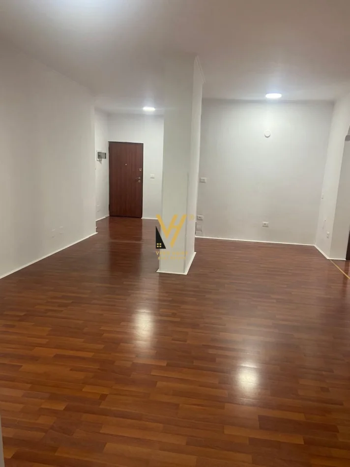Tirane, jepet me qera zyre Kati 4, 120 m² 1.500 € (BLLOK)