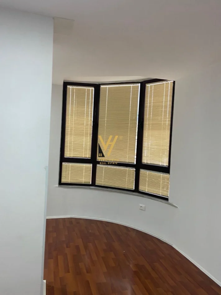 Tirane, jepet me qera zyre Kati 4, 120 m² 1.500 € (BLLOK)