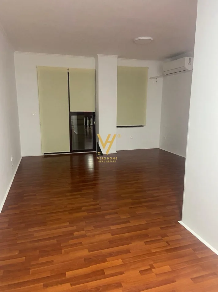 Tirane, jepet me qera zyre Kati 4, 120 m² 1.500 € (BLLOK)