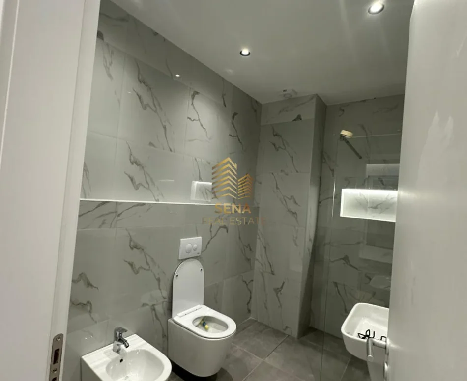 Tirane, jepet me qera apartament 2+1+Ballkon Kati 6, 100 m² 800 € (AURA Complex)