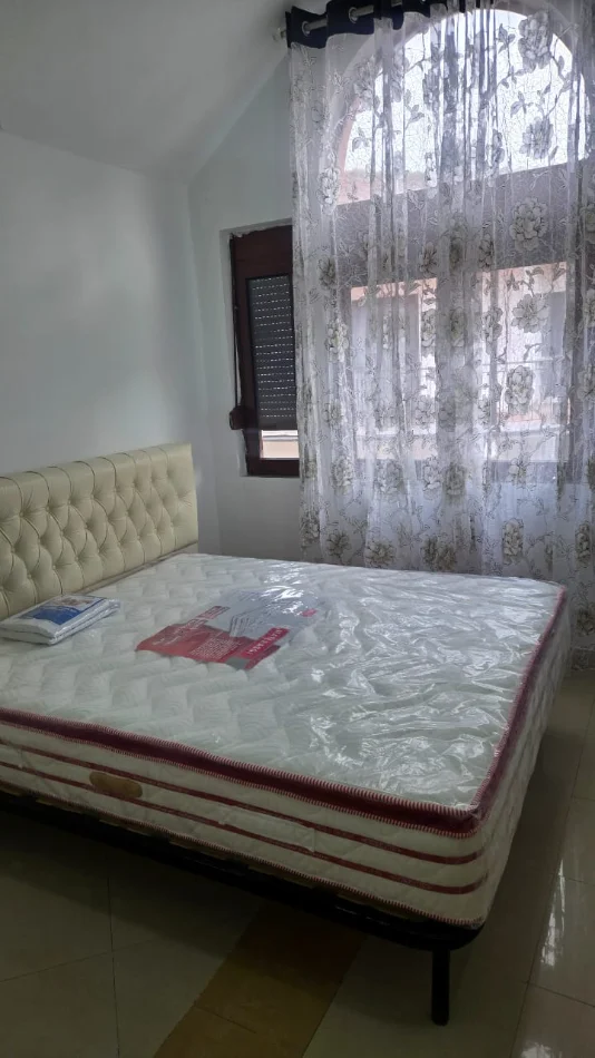 Tirane, jepet me qera Vile 1+1 , 65 m² 350 € (Prane universitetit te mjeksise/ Spitali Amerikan 2)