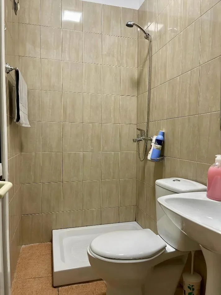 Shqiperi, jepet me qera apartament 1+1 Kati 3, 