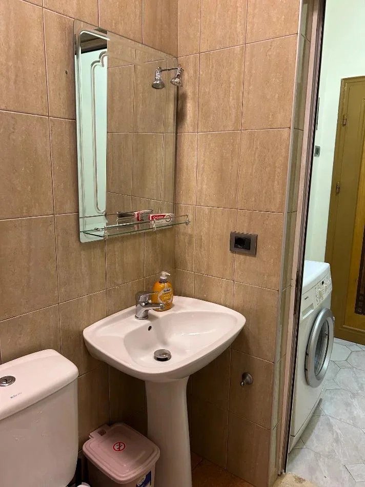 Shqiperi, jepet me qera apartament 1+1 Kati 3, 