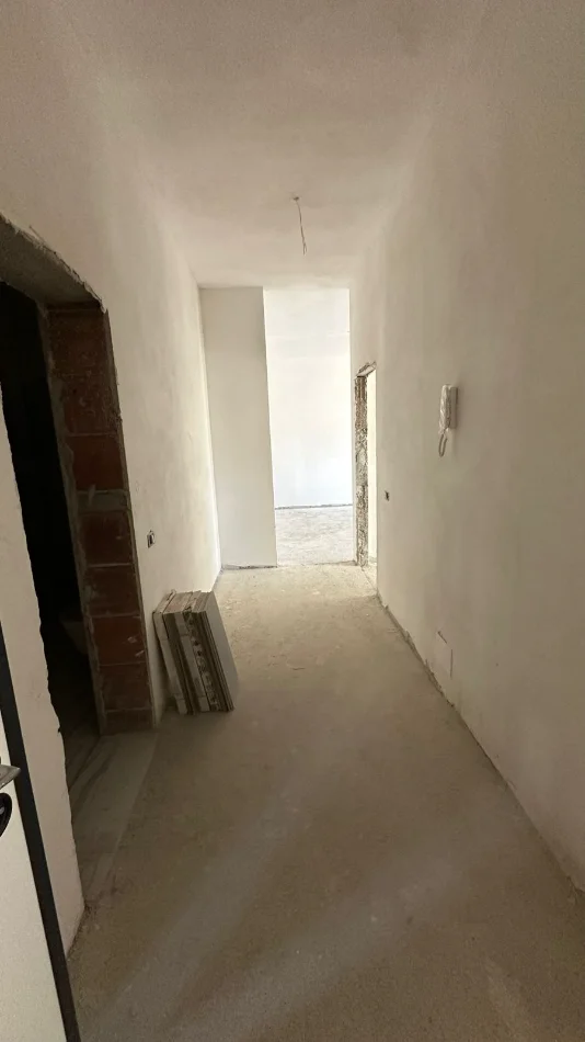 Tirane, shitet apartament 1+1+Ballkon Kati 2, 77 m² 122.560 € (Porta e Re)  Prane Tegut