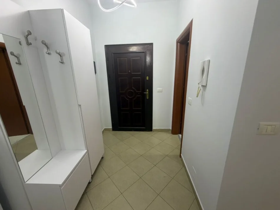 Tirane, jepet me qera apartament 1+1+Ballkon Kati 3, 70 m² 550 € (rruga Bill Klinton)