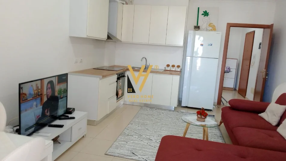 Tirane, jepet me qera apartament 1+1+Ballkon Kati 8, 70 m² 450 € (YZBERISHT)