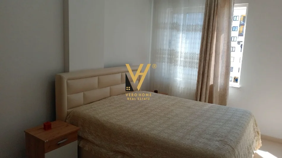 Tirane, jepet me qera apartament 1+1+Ballkon Kati 8, 70 m² 450 € (YZBERISHT)