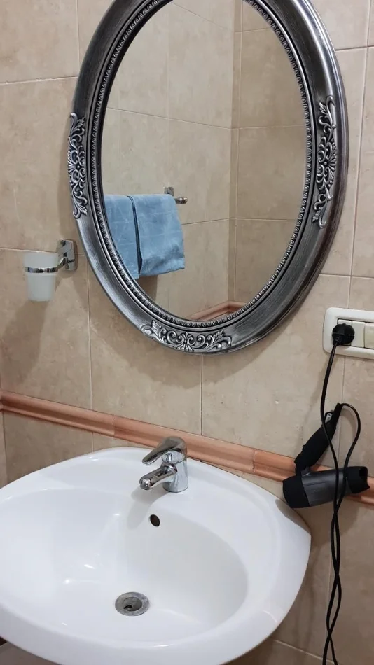 Tirane, jepet me qera apartament 1+1 Kati 2, 