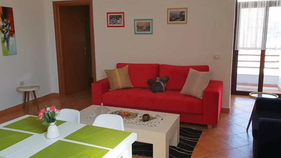Tirane, jepet me qera apartament 1+1 Kati 2, 