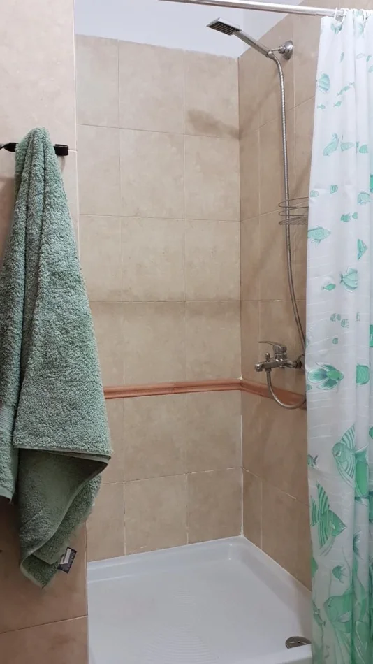 Tirane, jepet me qera apartament 1+1 Kati 2, 