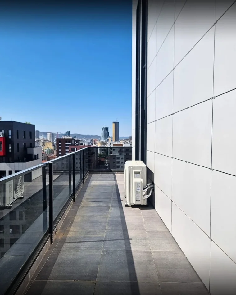 Tirane, jepet me qera apartament 2+1+Ballkon Kati 9, 130 m² 1.200 € (Shkolla E Kuqe)