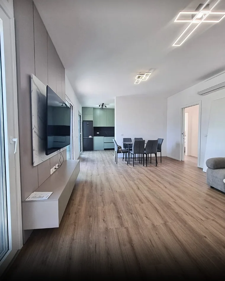 Tirane, jepet me qera apartament 2+1+Ballkon Kati 9, 130 m² 1.200 € (Shkolla E Kuqe)