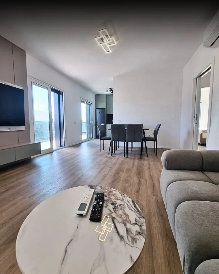 Tirane, jepet me qera apartament 2+1+Ballkon Kati 9, 130 m² 1.200 € (Shkolla E Kuqe)